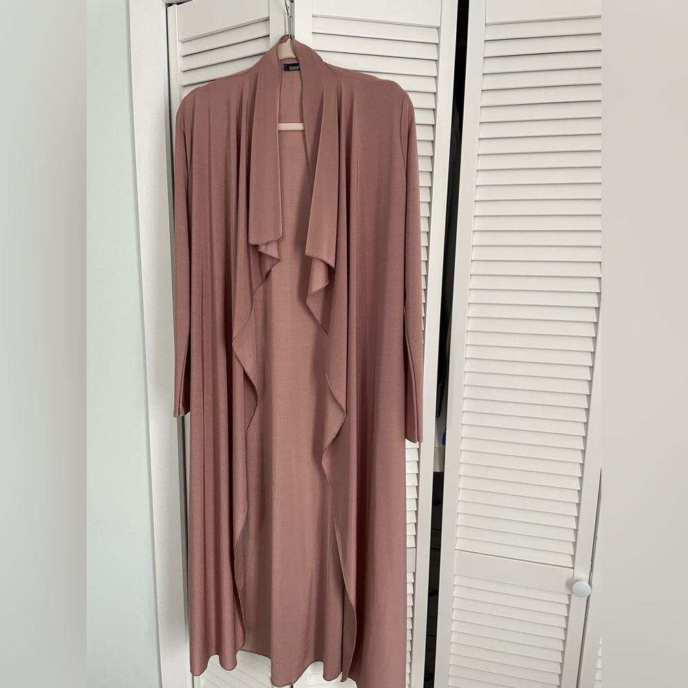 Never worn duster. Size US 8, runs small.